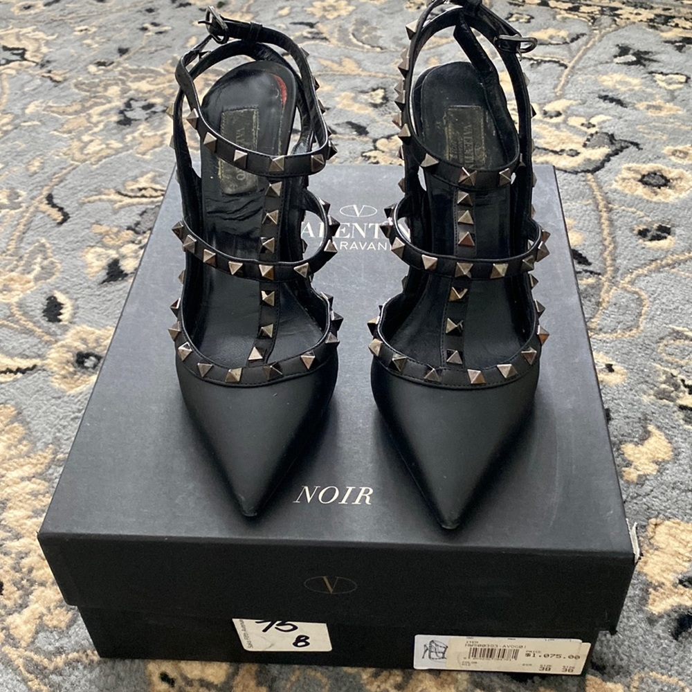 Valentino  Rockstud T-Strap Pointed Toe Pump  size 8